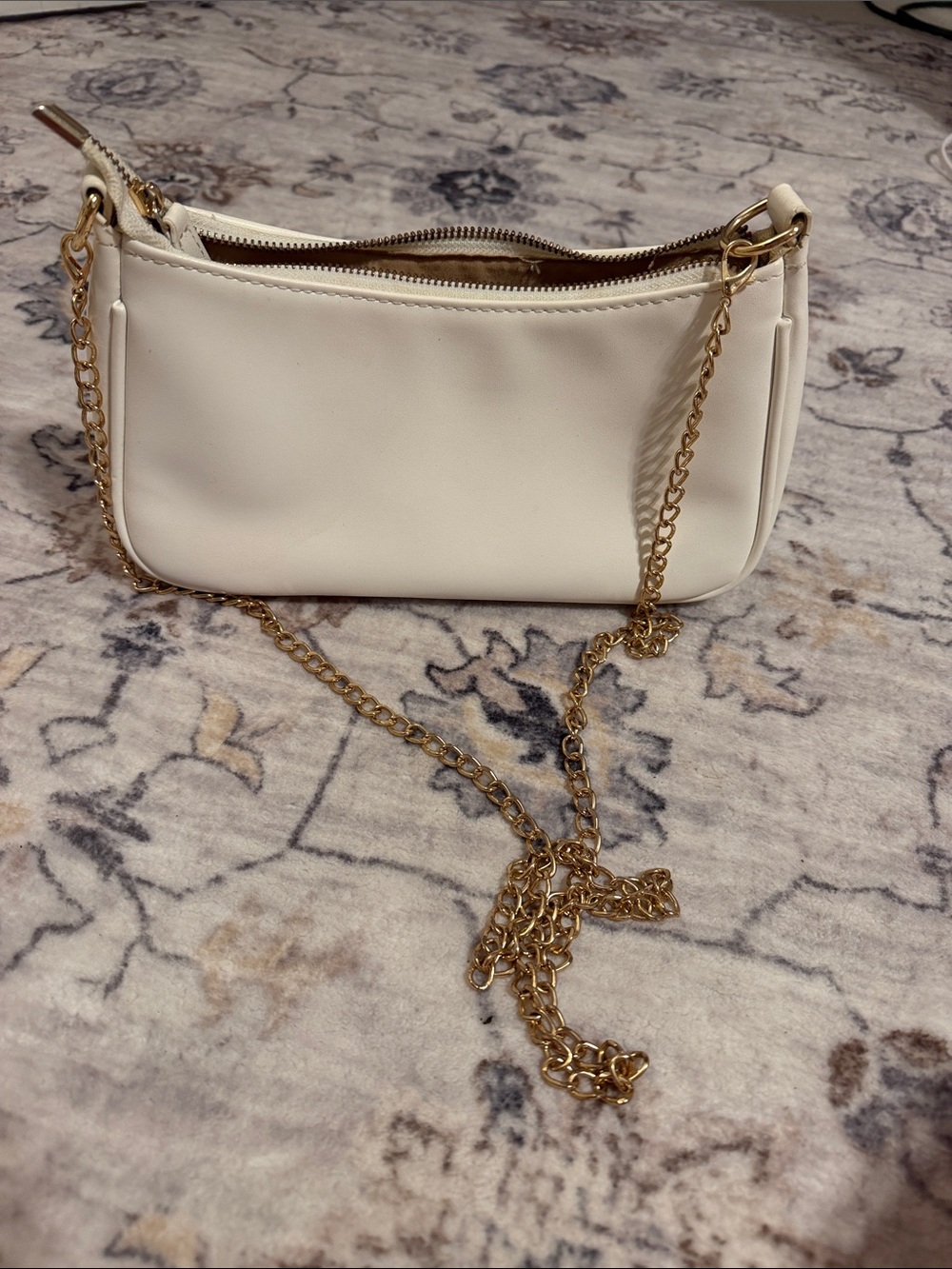 Amazon Cream Shoulder Bag with Gold Chain Strap